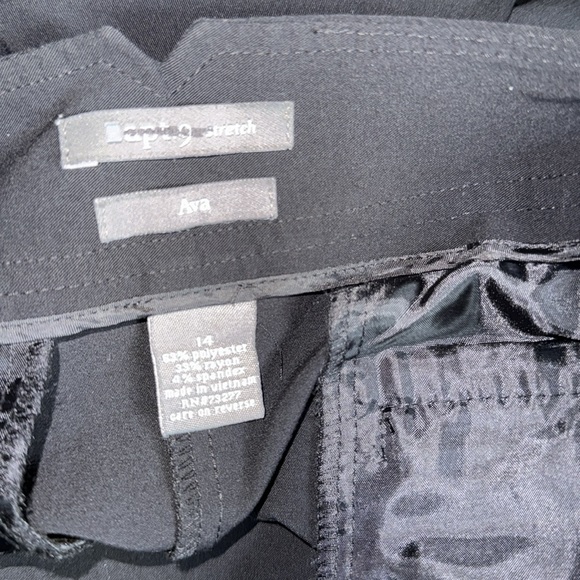 Apt.9 short - Picture 6 of 6